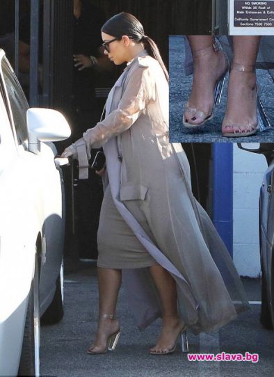 Обувките вече не издържат тежестта й