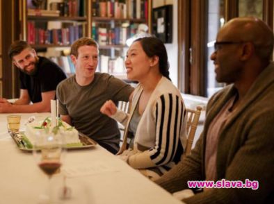 Марк Зукърбърг с жена си в Барселона за рождения й ден