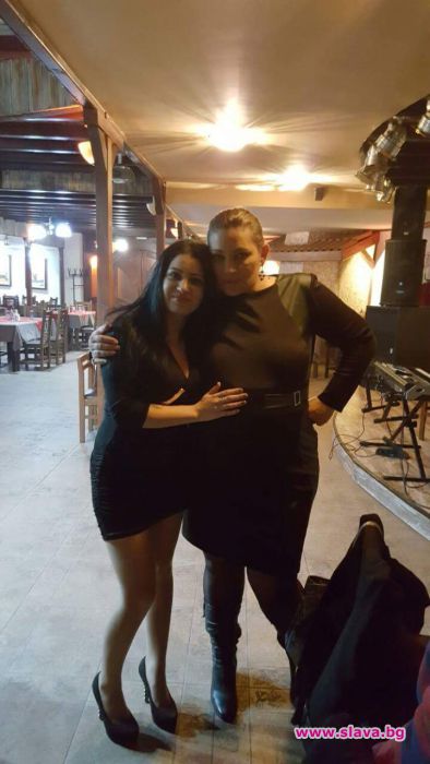 Ето го коремчето на Еми Стамболова