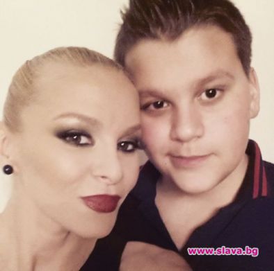 Деси Слава заряза сина си заради мъж