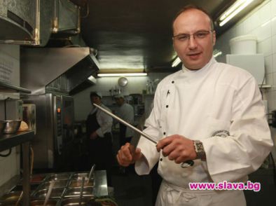 Жената на шеф Манчев го ревнува от сервитьорки