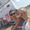 Лора Караджова с мъж под чехъл 
