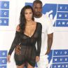 Какво облякоха звездите на MTV наградите
