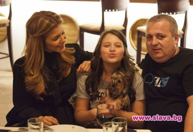 Анелия и Коко Динев изненадаха дъщеря си за ЧРД