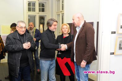 Платна със сажди събраха елита в Нирвана