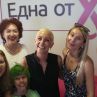 Нана обръсна главата си на живо във Facebook