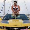 Скоба за тузарския автомобил на Фики Стораро