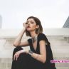 Глория Петкова върви с две сватбени рокли към олтара