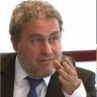 Министър Банов минава под венчило с Ива Петрони на Велики четвъртък