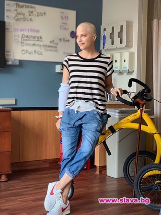 Селма Блеър обръсна главата си, говори за болестта си