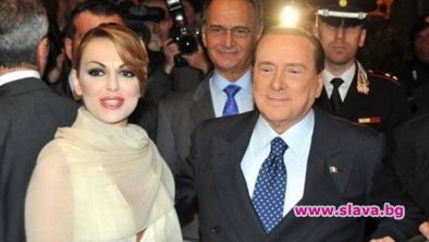 Берлускони се раздели с Франческа, хванаха го с по-млада