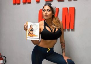 Джулиана Гани с онлайн фитнес уроци Джулиана Гани с онлайн фитнес уроци