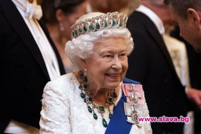 Елизабет II става на 94 г.