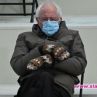 Бърни Сандърс събра за благотворителност $ 1,8 млн. с прочутата си снимка с ръкавиците