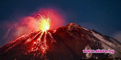 Вулканът Етна в Сицилия изригна зрелищно (ВИДЕО)