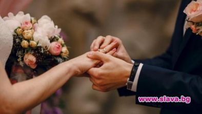 Сватбари от чужбина присъстват виртуално на ритуал в Добрич