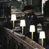 Кралицата сама със сълзите си на погребението на принц Филип