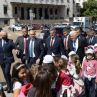 Президентът, премиерът и шефът на протокола отново пеша по жълтите павета