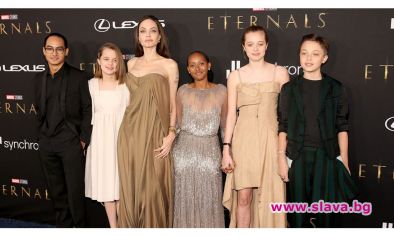 Джоли се появи с децата си на филмова премиера