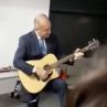 Радев на китарата(ВИДЕО)
