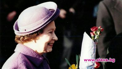 Кралицата се усмихва от радост с принц Филип в Сандрингам на новооткрити снимки
