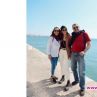 Нина Добрев заведе родителите си в Солун