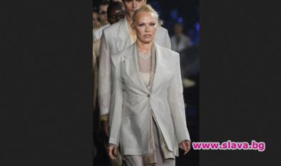 55-годишната Памела Андерсън откри модното ревю на Hugo Boss в Маями
