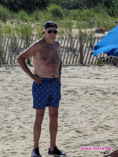 Президентът на САЩ се пусна по бански на плажа