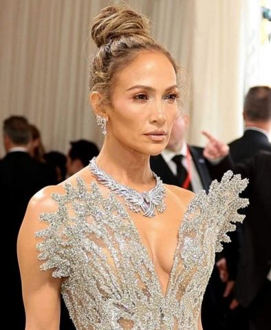 JLo без грим и прическа на МетГала: Нова мода