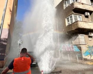 Все още не са ясни причините за 45-минутния гейзер в центъра на София