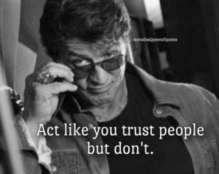 Прави се, че се доверяваш на хората, но недей