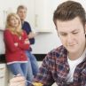  Българите напускат родния дом средно на 30 години: Евростат