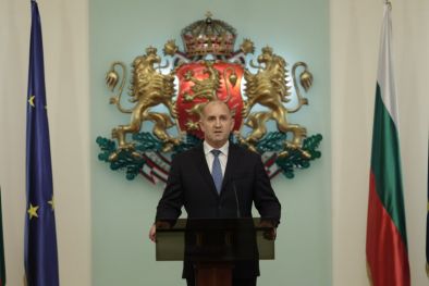 Разцепление в стана на Радев: Умните срещу Богатите