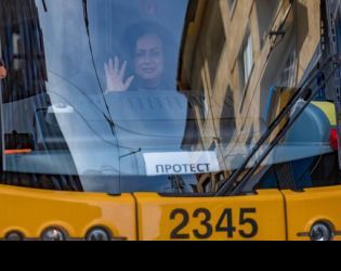 Миналата година се борихме да има нощен транспорт. Тази - да има дневен: Лаф на деня