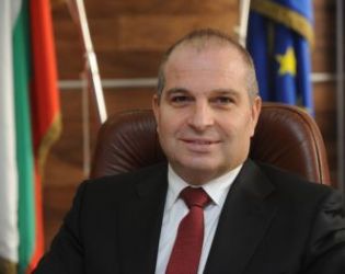 Скъсвам от проверки летищата, вдигаме им глобите: Транспортният министър