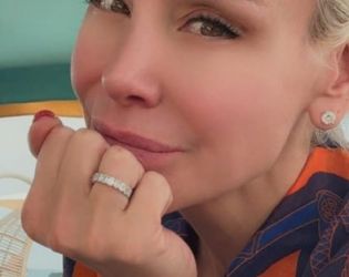 1/2 млн.на ръката на Домусчиева, тя плаче: ФОТО НА ДЕНЯ