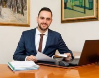 Шефът на СОС просрочи с 1 г. мандата, представлява 4 съветници, не най-голямата група