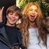 Шакира се забавлява с децата си по време на световното си турне