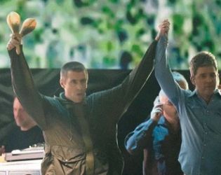 Oasis стартираха триумфално световно турне след 16 години отсъствие