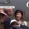 Макрон целуна ръка на Кейт в Dior