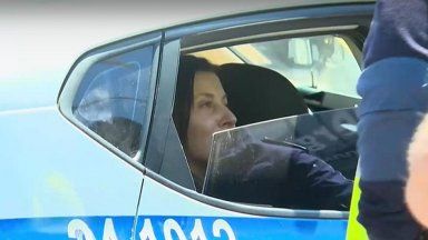Фолкпевицата Дебора пак арестувана пияна зад волана след катастрофа край Поморие
