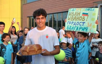 Геройско посрещане във Варна за шампиона на Уимбълдън Иван Иванов