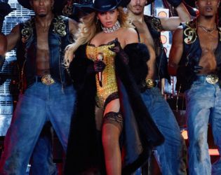 Бионсе в Dolce & Gabbana на турнето Cowboy Carter
