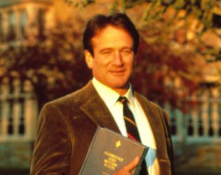 Робин Уилямс не следвал сценария в „Обществото на мъртвите поети“, разкри Итън Хоук