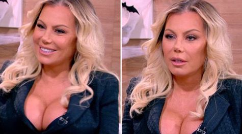 Камелия извади гърдите сутрешно