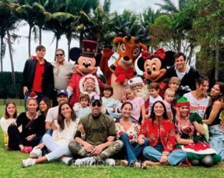 Невиждана семейна снимка на Енрике Иглесиас