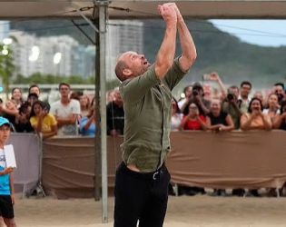 Принц Уилиам стана волейболист на Копакабана (ВИДЕО)