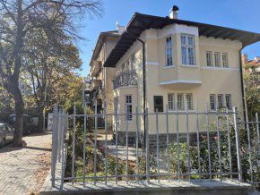 Улицата на духовете: Елин Пелин с домовете на патрона