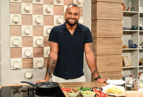 Шеф Емануeл Июджи поема кулинарната сцена в „Преди обед“ от 11 ноември