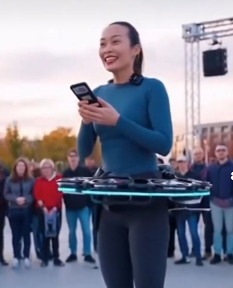 Уау! Дронове, монтирани на кръста! Нов невероятен начин за придвижване!